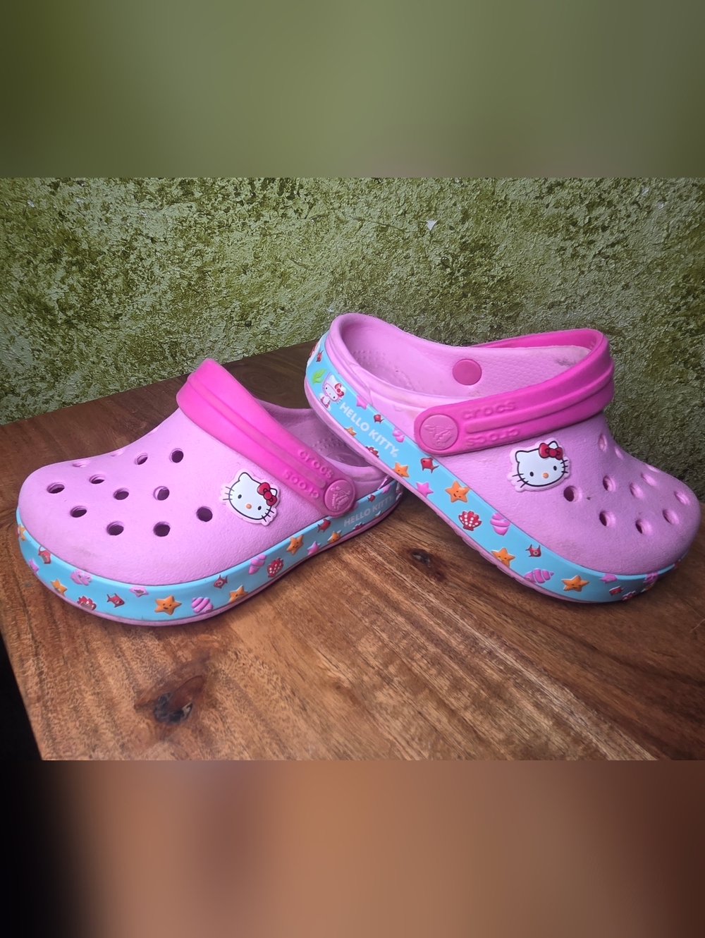 Crocs Kids' Hello Kitty Pink Clog